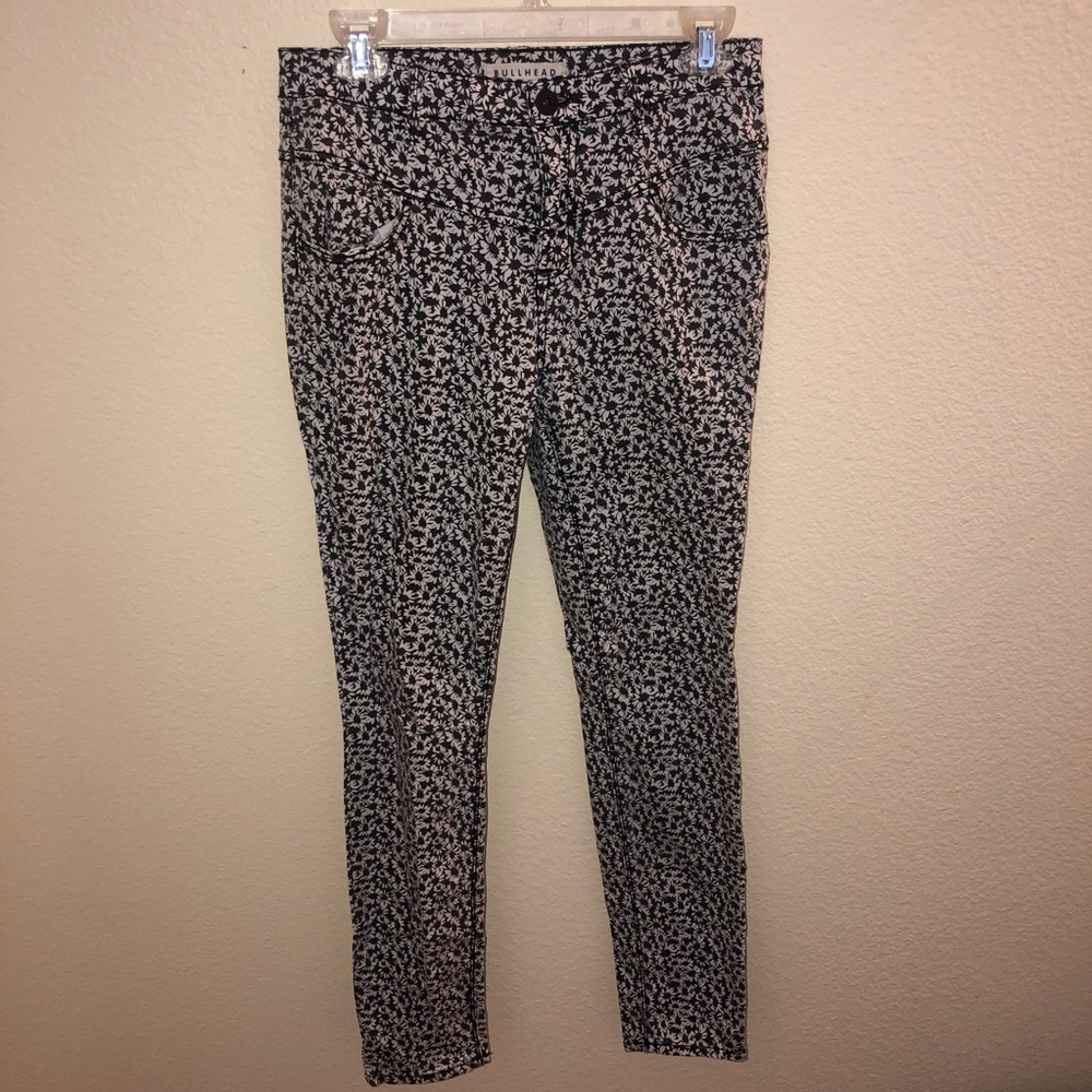 Daisy Detailed Skinny Jeans!